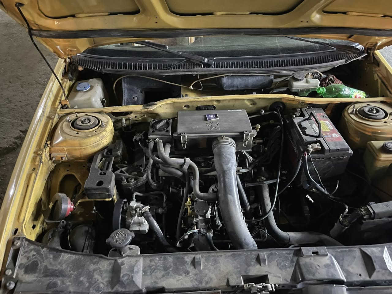 سلام عليكم شباب بيجو البيع سيارة حلو ونضيف جهازه من كلشي بوجهك اشتغل بيها ماتصراف دينار عليها سعر ٣٧ وبيها مجال مديل ١٥ ***********
