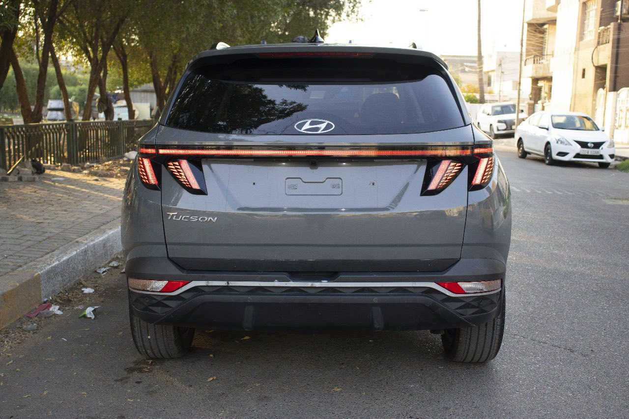 هيونداي توسان2024. عداد المسافه 9000. بعد زيرو 
حادث موضح ب الصور. تبديل بنيد نفس الاون تبديل قبق جنطه نفس الان  بدون ايرباك 
رقم بغداد بسمي هزه جديده قبل 20 يوم تم التريقيم الشراي. يخابر الهاتف ***********

-بصمه تشغيل

-بصمه ابواب

-تشغيل عن بعد

-شاحن واير ليس

-صندوق كهرباء 

-رادار امامي قياده اليه

- نظام مساعدة عدم الانحراف عن الطريق 

-نظام carplay 

- شاشة وسطية كبيره 

- نظام النقطة العمياء ( حساس مرايا جانبيه)

- هاند بريك بصمة 

-اوتو هولد

-نظام توقف تلقائي عند الرجوع

 - كاميرة خلفية بدقة عالية 

 - نوع المقاعد: كهربائي  - تدفئة 

- المصابيح:  زينون - إضاءة ليد  
سعر. 188. بيهة مجال بصيط جداً
