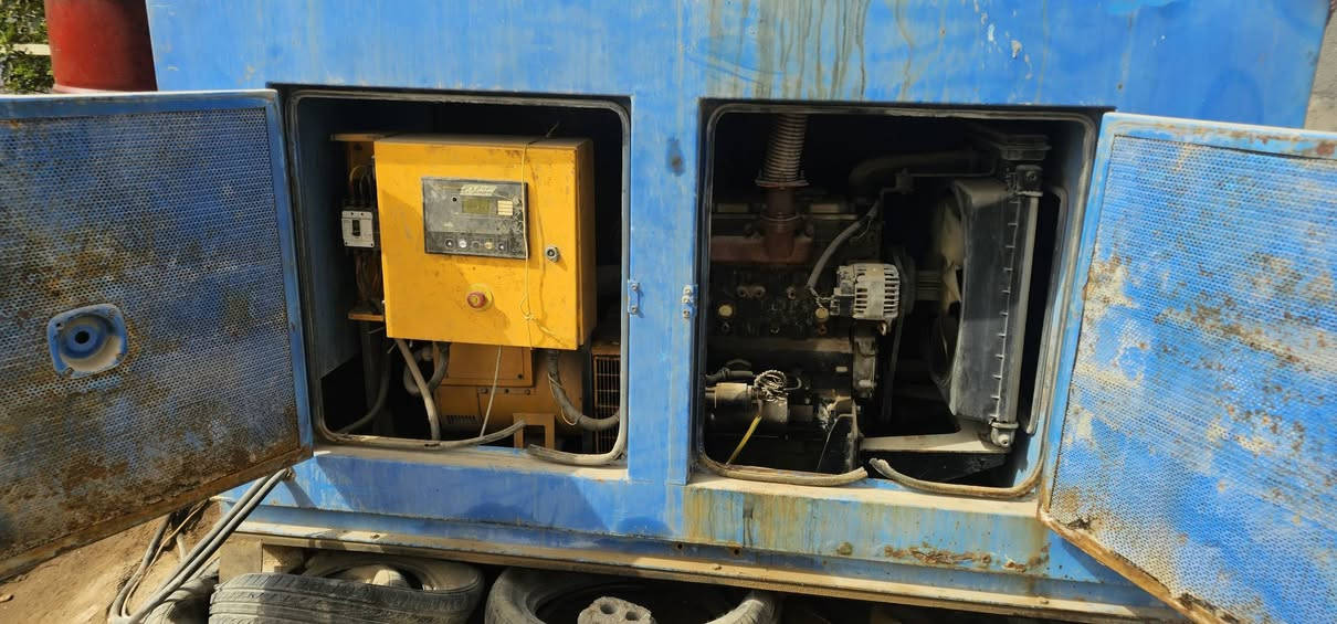 للبيع مولد بيركز الماني ٣٠ كيفي ثري فيز كفاله عامه بلحله السعر ٣٣ ورقه ***********
