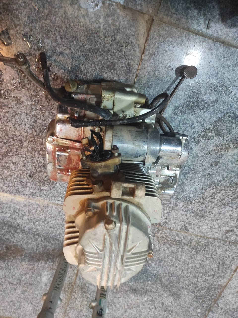 السلام عليكم محرك لبيع شغال بس يبخر سعر 55 وبيه مجال مكاني حي الجامعه هاذه رقمي تصل وتدلل ***********
