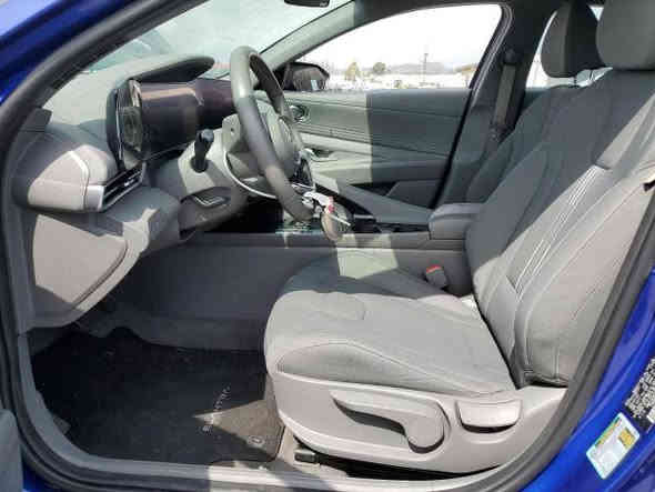 سلام عليكم 
هونداي النترا 2024
فول موصفات  بدون ايرباك 
حالين  السياره على حادثه السعر 15700$
للاستفسار ابو حسن ***********
