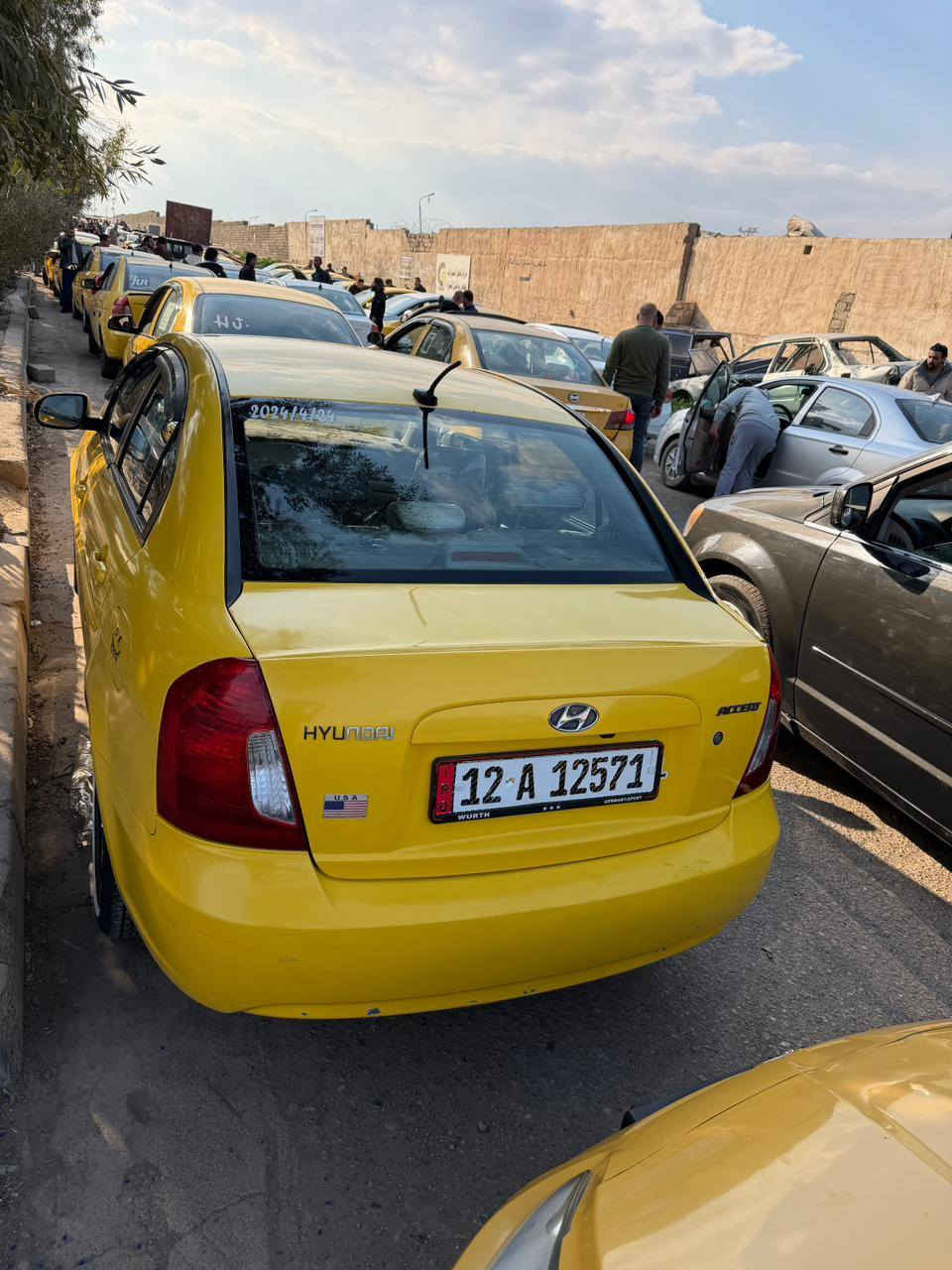 السلام عليكم اكسنت أمريكي  موديل ٢٠١١
سقف مكصوص سعر ٨٠ وبيها مجال
***********
