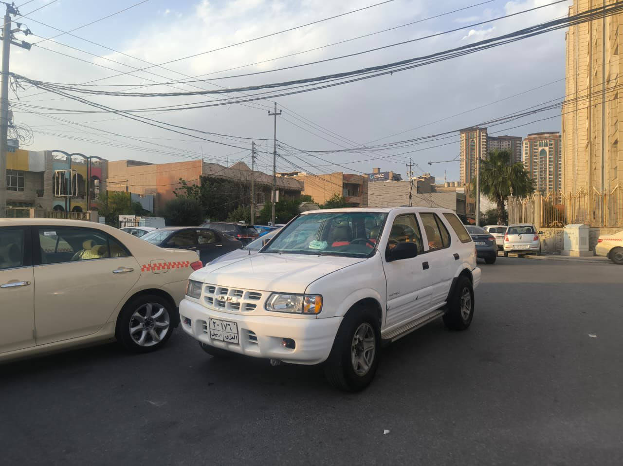 سلام عليكم لبيع سياره جيب ازوزه سياره كير مكينه مال بطه فيفيتي مكفوله من ضربه رقم جديد بسمنه العنوان بصره ٥ميل رقم الهاتف
 ‭٠٧٧١ ٩٠٠ ٤٦٦٦‬  السعر ٥٠بيهً مجال
