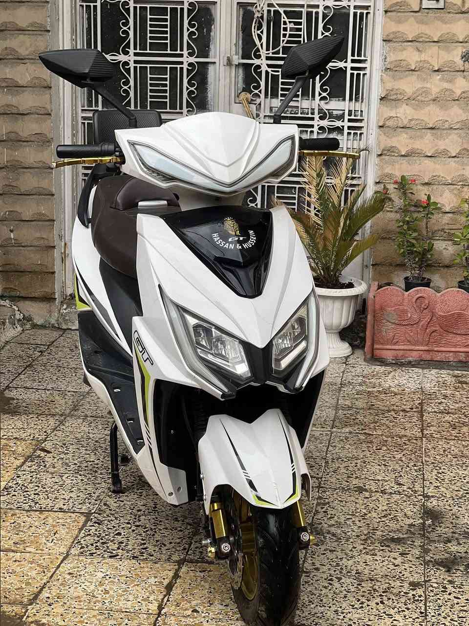 دراجه شحن نوع سكنس موديل 25 استعمال قليل وصل الشراء موجود 6 بطاريات كبار فول سرعتها 80 حقيقي   أربع سرع نظام البك والبارك سويج 2 بصمه 2 شاحنه الاصليه السعر 675 وبي مجال ***********
