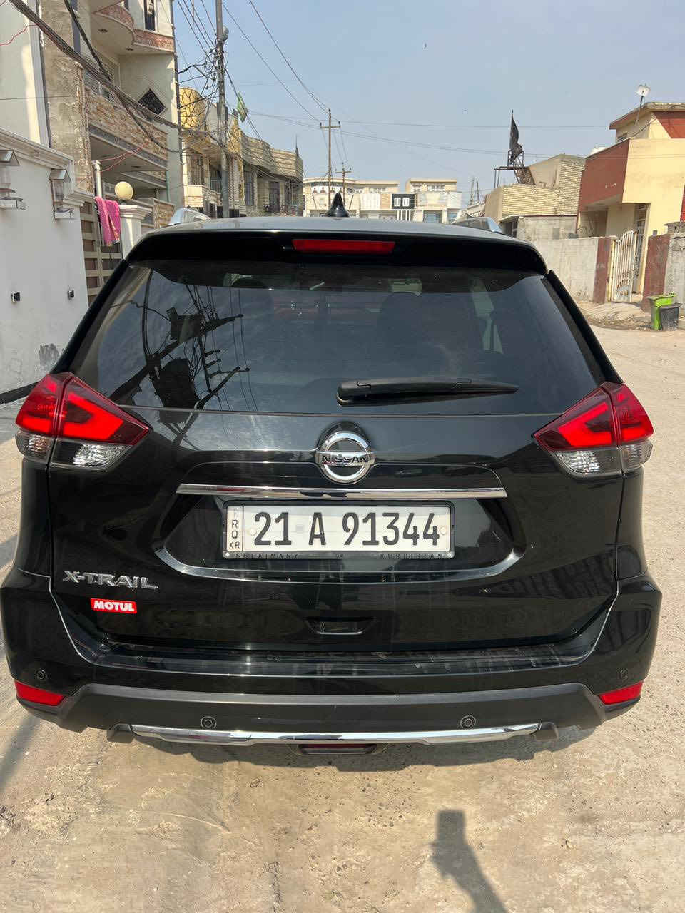 السلام عليكم                                                                      نيسان اكس تريل للبيع موديل 2018 صفر مال شركه ماشيه 62 الف حقيقي سياره مكفوله من الصبغ وتعديل وشرط المكينه والكير السياره تجي فول واحد ع واحد يعني بانوراما تبريد قطعتين فول تحكم ستيرن تدفئه وتبريد بلكشنات زراكه بلايتات  مفوله السياره ومال بيت مستحيل تلكه هيج نظافه بلسوق سعرها ١٩٥$ وبيه مجال بسيط ماكو هيج سعر بهيج نظافه وبلعافيه ع ياخذها للاستفسار *********** مكاني بغداد
