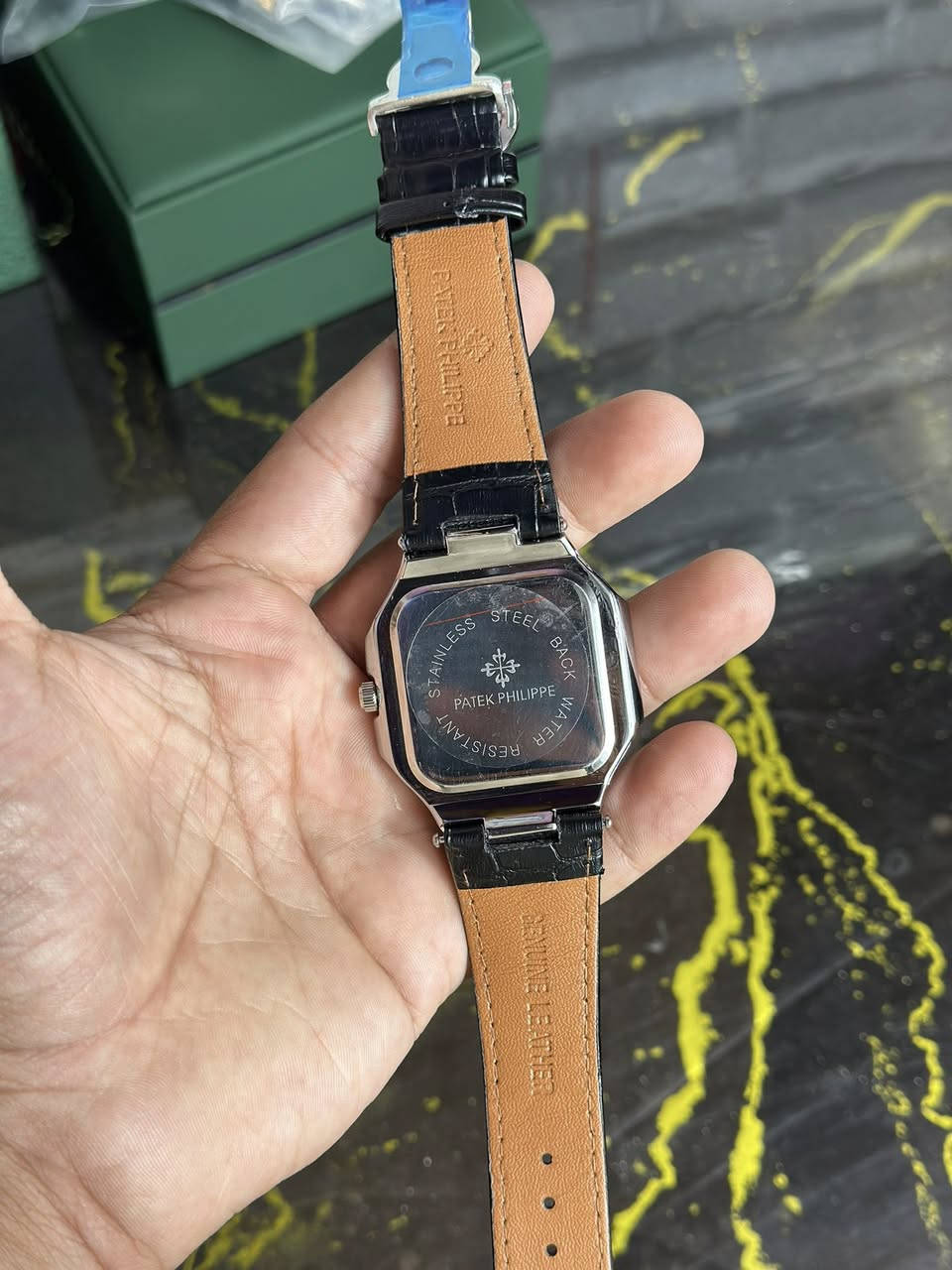 باتك فلب قطعه مرتبه
سير جلد اصلي مقاومه للماء 
قفل فراشه اصلي
25 على اول تم


**إذا كنت صاحب هذا الإعلان وتريد حذفه لأي سبب، رجاءا أرسل رسالة إلى الدعم الفني**