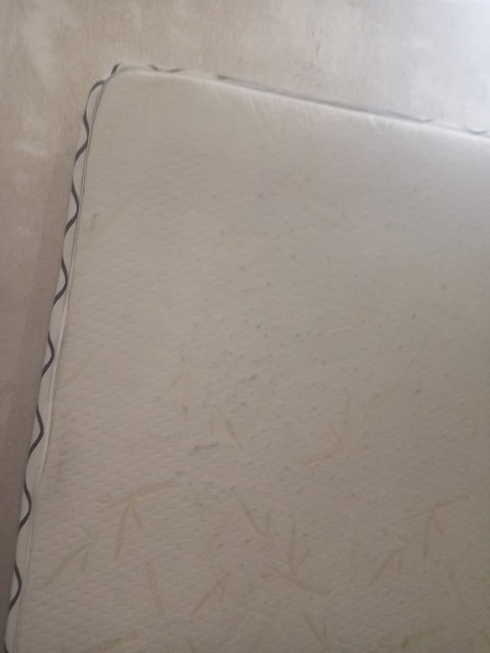 فراش ضغط نظيف ابو نفرين للبيع السعر ٥٠ الف شبانات قرب مدرسه الايتام غير متواجد عل فيس اتصل عل رقم ***********
