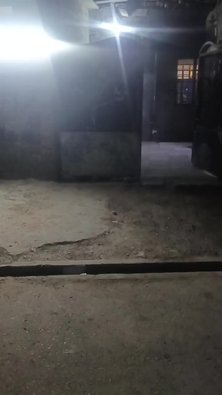 السلام عليكم بيت حي النصر بحث العلمي بغداد مساحته 115 عارضينه ب 30 وبي مجال كامل خدت***********
