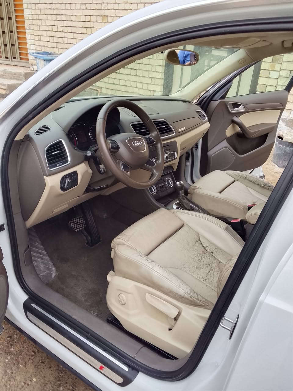 السلام عليكم السعر 110 وبيه مجال  أودي موديل 2013 مكينه 2000 فول فول موصفات بالو رامه رادار داير شاشه تخم تاير جديد كير مكينه فول سياره بيه صبغ بابين جهت عكس سايق سياره خير من الله بسمي تحويل وكاله شوكت متريد بس لسنويه ضاعت وعدي بديل له تريد طلع بدل تريد وكاله تريد تحويل كبل خادمك تدفئه وتبريد تحكم ستيرن شفتات بدون دواخل سياره تخبل اقرأ قبل لاتصال رجاائن مو شراي لاتكسر بيه ولاتتصل *********** صاحب السياره لاتدخل خاص
