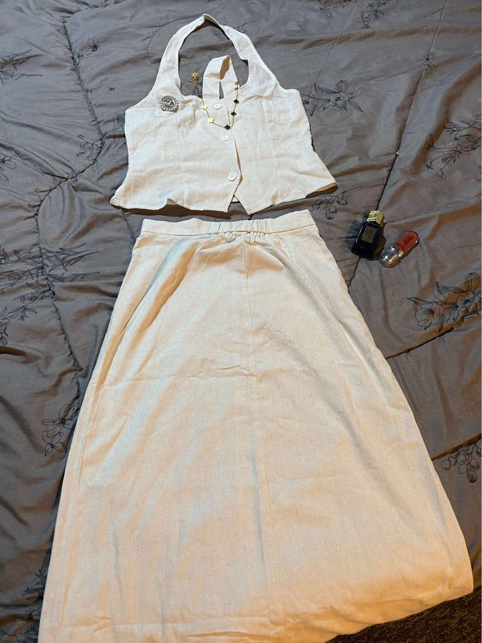 شلحه مع تنوره للبيع غير مستخدم 
الحجم sالون اوف وايت السعر 10الف موصل, نينوى


**إذا كنت صاحب هذا الإعلان وتريد حذفه لأي سبب، رجاءا أرسل رسالة إلى الدعم الفني**