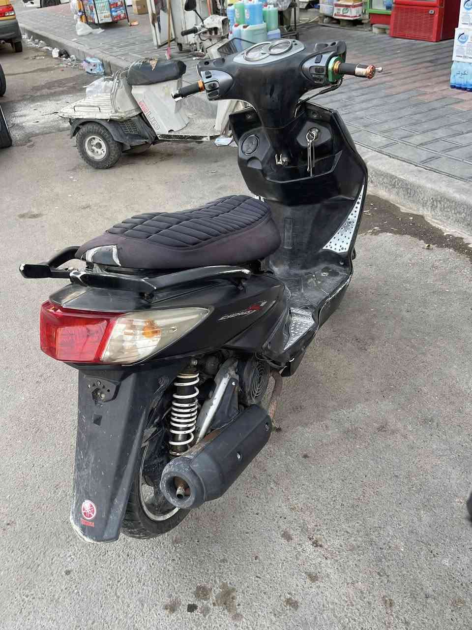 سكتز فحل كابريتر دراجه نضيفه نكره سلڤ بكل وقت دراجه متروكه ماطلع بيها تاخذها تدعيلي ماطلع بيها وما متعبها كفرات شويه اضبهن وتكحيلات بسيطه سعر600وبيها مجال بسيط***********
