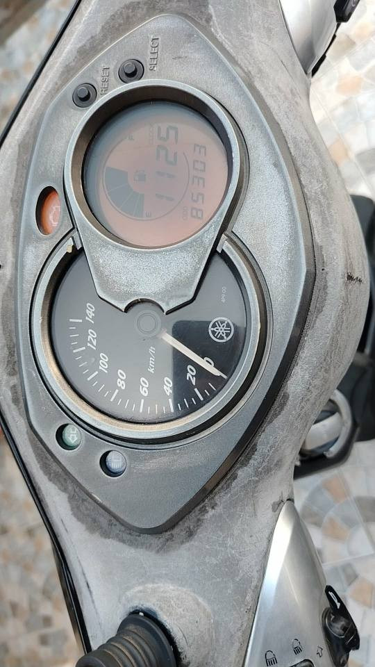 سلام عليكم 
سكنس فحل ياباني قبغ نفخ خطين
ستاند كهربائي حديث
دهن كله اصلي
دراجه مال جناي 
الدراجه شركة  
نكره سلف لون اسود  
باتري كهربائيات كلها شغاله شركة
علماً بدلت تخم تاير فيتنامي اصلي
*********** بعقوبة, ديالى
