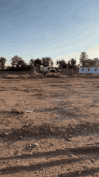 السلام عليكم قطعه ارض للبيع المساحه ٣٠٠ متر الواجهيه ١٥ والنزال ٢٠ الموقع بوب الشام بستان بشار الاستفسار الاتصال على الرقم ***********
