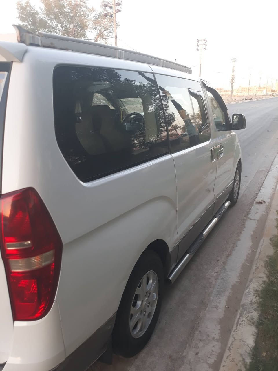السلام عليكم استاركس مفتوح محور سبلاين مديل ١٣ السيارة بيها ضربة بجم جهة السايق مبدل لغد وبجم كامل مع باب السايق الضربة واصلة للقمارة سيارة جاهزة ما ناقصها اي شيء السعر ١٣٠ 
للتواصل ***********
