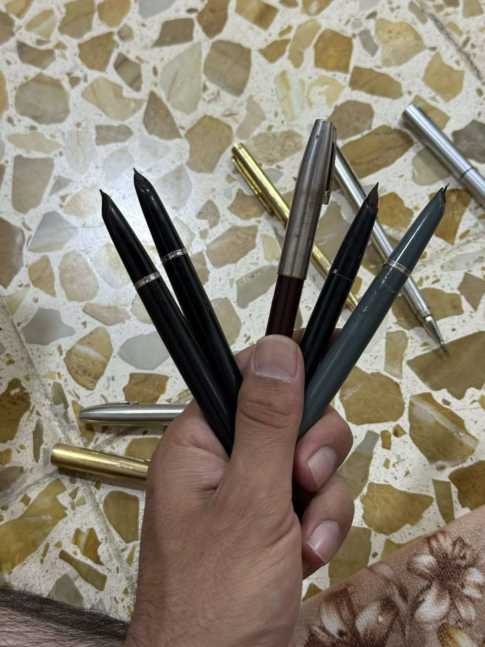 مجموعة اقلام للبيع
صناعة أمريكية 
عدد 11
2   سلية ذهب عيار 585/ 14.K ماركة شيفر
ماركات/ شيفر / باكر/ 
بيع شلع
يوجد توصيل لجميع المحافظات 
***********
