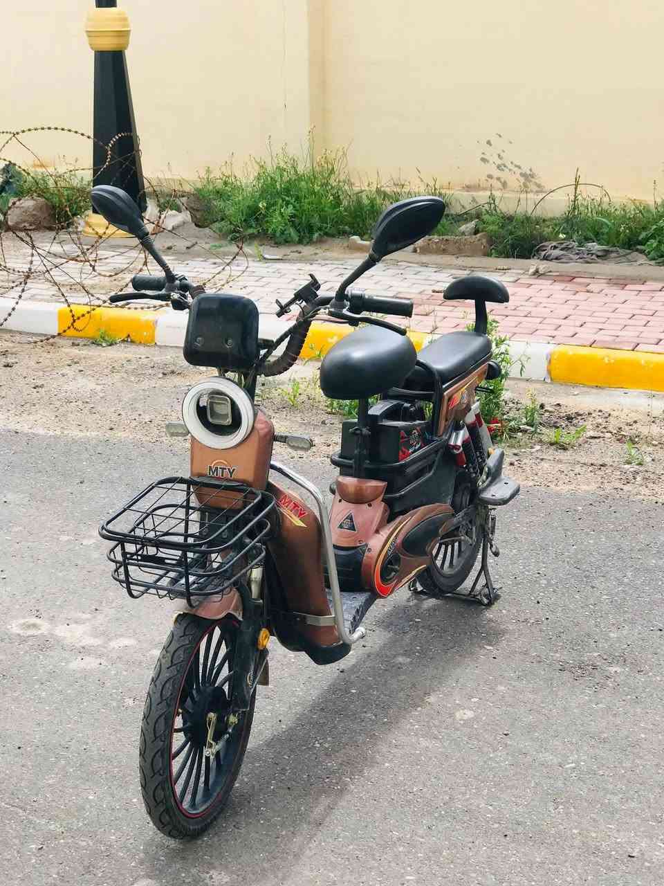دراجه شحن جديد استخدام 3اشهر
بطاريات ليثوم 
الشحنه الوحده 35 الى،40 كيلو 
السرعه الحقيقيه 60
الدراجه كل نقص مابيها تاخذها على الفحص السعر 270 وبيها مجال


**إذا كنت صاحب هذا الإعلان وتريد حذفه لأي سبب، رجاءا أرسل رسالة إلى الدعم الفني**
