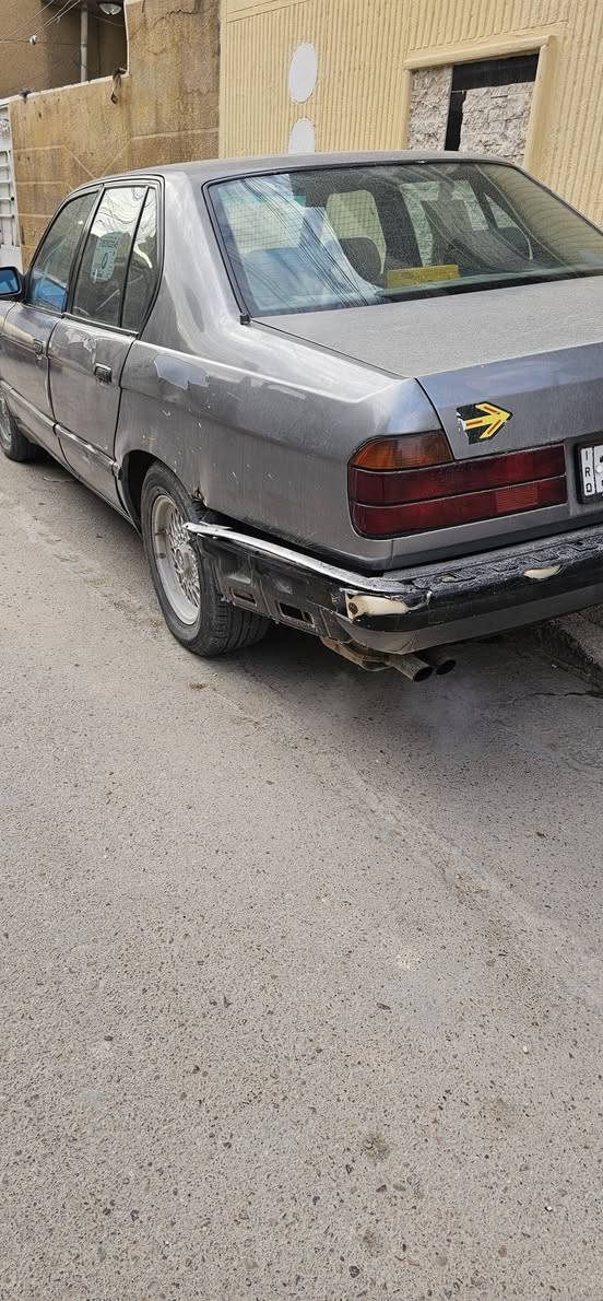 السلام عليكم اخوان BMW حجم 735 موديل 90 السياره بأسمي محور مكينه VVT حجم المكينه 2500 مكينه جديده حاويه وكير جديد حاويه شرط الفحص مبدل منضومه تبريد كامله والتبريد كله شغال كلفني التبريد 7 أوراق كشنات كهرباء كهربائياتها شغاله كلها مبدل الها تخم تايرات جديد بكلايت جديد موثل الي بلصور السعر
43 وبيها مجال حك الجيه مايعجبك السعر اترك تعليق يليق بأخلاقك الطيبه رقم. *********** /ملاحظة/ الكير بيه مشكله من تنمر على ل D  بدلت دهن وفلتر  جوزات مجبنه تبدلهن يرجع طبيعي 
بدلت البكلايت جديد مو نفس الي بلصوره وايضا بدلت الوجه الاماي لليت ابو السوار / الشراي بيه خير ويدلل مكان السياره بغداد // السياره تعرضت لحادث مثل ممبين ب الصوره وهيا طابكه ب الباب ابن حلال ضربها وشرد
