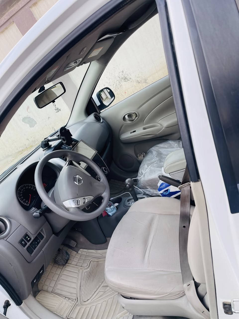 السلام عليكم نيسان سني هندي بليتة زركة الأصلي ٢٠٢٠ رقم أربيل جديد تحويل ثاني يوم 
كير مكينة تبريد صدر جديد تاير مابيه اي نقص 
ماشية ١٣٠ الف يوجد صبغ ربع الجاملغ الخلفي اليسار موجود صور قبل وبعد صبغ اثر شخط بسيط مواصفات معروفة شاشة كامره حساسات تحكم مري مابيه اي نقص السعر ٩٩ مجال بسيط حق الجية فقط مكاني بغداد المشتل او شارع فلسطين كلشي ذاكر ب منشور شوف المنشور واتصل رجاءً مقطع فديو مع سونار  ت*********** احمد
