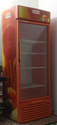 ثلاجة • حجم كبير • ناقصها غاز