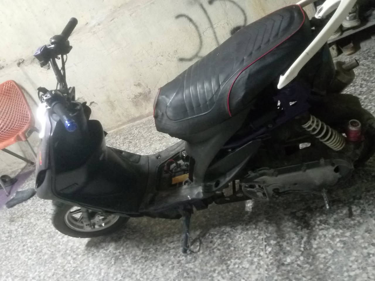 سلام عليكم دراجه للبيع او مراوس حسب القناعه دراجه بوشه 55 شلعه تشك الكاع دراجه نقصها باتري فقط دبل امامي وخلفي رياضي سعر 350 وبيها مجال المكان بغداد البياع


**إذا كنت صاحب هذا الإعلان وتريد حذفه لأي سبب، رجاءا أرسل رسالة إلى الدعم الفني**