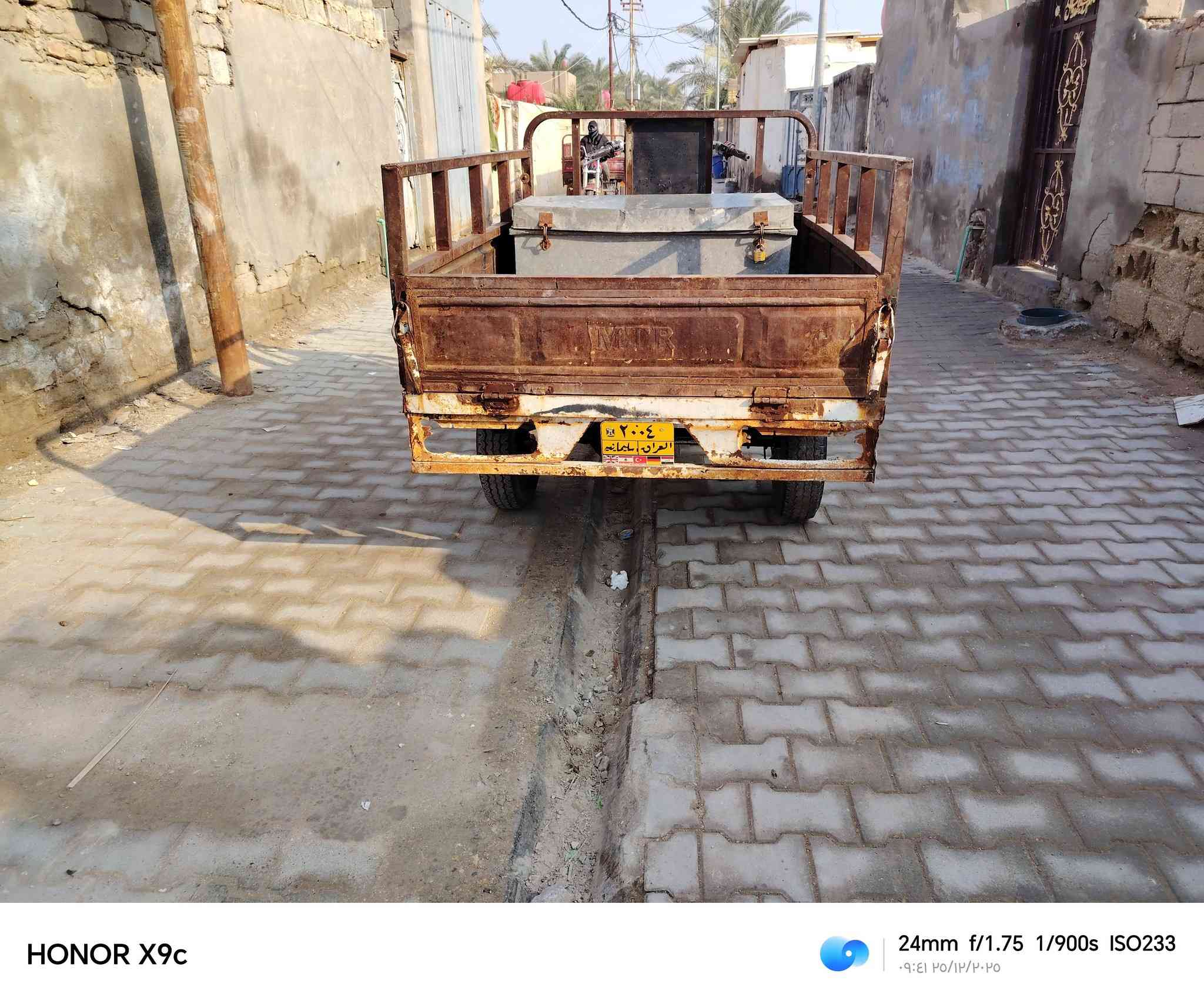 سلام عليكم ستوتة للبيع 2013 اوراق اصولي بيهة خياس موضح بل فيديو  مكينة كير صليب كاردن اكسن اويالة ضفيرة كلهن جدد مكانهة الرميثة السعر مليون و150وبيهة مجال قليل والشراي يتصل ***********
