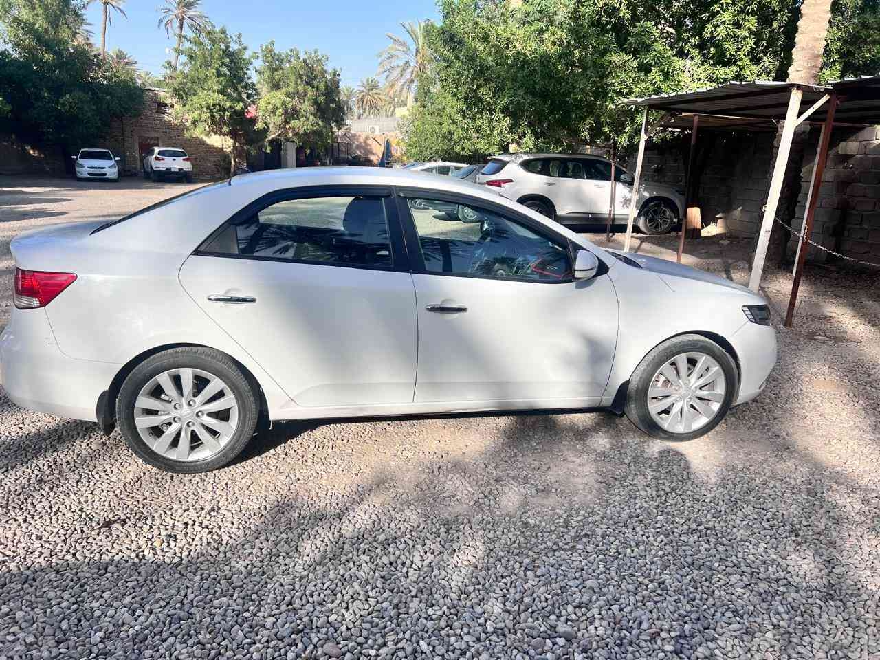 السلام عليكم للبيع كيا سيراتو 2013 مكينه وكير كفاله عامه  سونار موجود داخل الصور سياره خير من الله سنويه ال ٢٠٢٧ شهر ال ٥ مكان السياره ديالى المقداديه السوق القديم كراج الملا لوقوف السيارات السعر 118 وبيها مجال  الاستفسار ***********
***********
