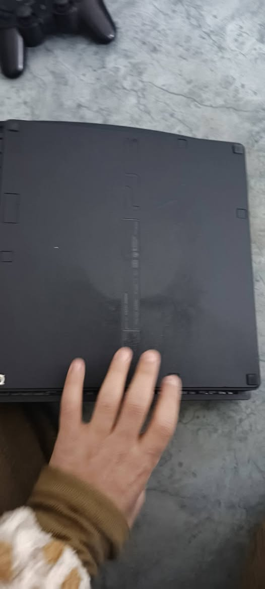 السلام عليكم شباب بلي ستيشن سلم بي 12 لعبه اريد ابيعه بي كامل ملحقاته  واير HDبي2 واير شحن واير تشغيل والبلي نضيف الله شاهد ولامصلح ولابي شي ولا مفتوح مكاني نجف حي مكرمه السعر 175 وبي مجال حك جيتك للاستفسار (***********)
