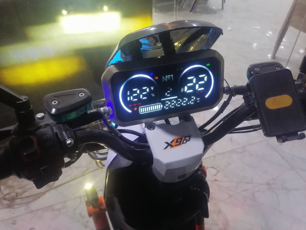 سلام عليكم

دراجة شحن X900 خمس بطاريات مفولة

موديل 2025 ✅
كلشي بيها شغال

بطارية فول شرط تنفحص كدامك
دراجة بيها هواي مواصفات 👇

نظام R ✅
اشاير ✅
ضوه عالي وناصي ✅
ضوه الوان ✅
دبلات ✅
دسكات رياضيه ✅
شاشة شغال ✅
حاملة جهاز هديه ✅
سلة هديه ✅
مرايات هدية ✅
 السعر 450 

***********
ارد عل تعليقات همين
