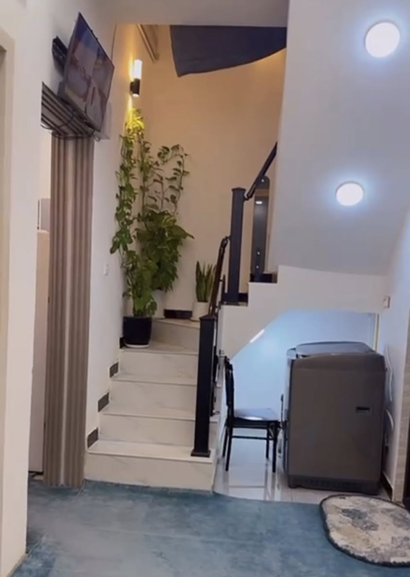 #دار_للــبيــع  #نقد
/ السعر / (85 مليون) 

مكلف بالنشر 

📍 الموقع حي الامين الاولى شارع الاول خلف سيراميك العيساوي 
📜
#بناء سنه 2025
🔹 المساحة: 120 متر
🔹 الواجهة: 7 متر
🔹 البناء: طابوق وكونكريت مسلح

🏠 المواصفات:

 • غرفتين نوم
 • صالة + استقبال
 • مطبخ
 • صحيات داخلية وخارجية

✨ الدار جاهز للسكن – بناء جديد تسليم مفتاح 
———————————————————
🔺#للاستفسار الاتصال على

 📲***********
