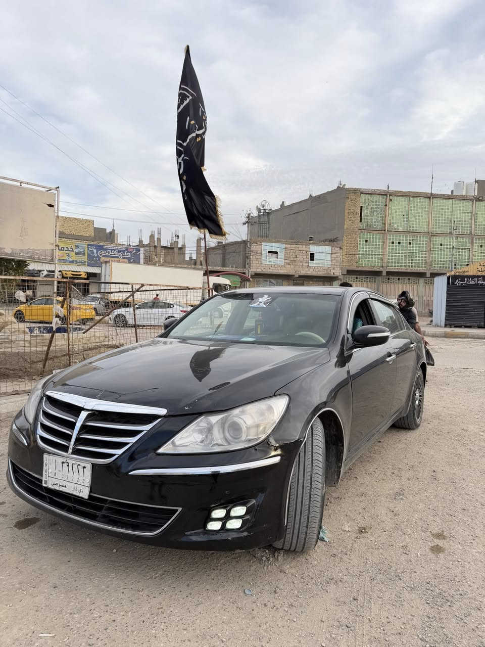 السلام عليكم جنسزز موديل 2010 بيه ضربه بالجاملغ الخلفي بدون دواخل غرفه جديده تخم تاير حداديه جديده اماميه خلفيه تبريد ثلج مكينه وكير خير من الله بيها ويل مايباخ رقم ذي قار تحويل ثاني يوم مكاني دوانيه السعر 100 وبيها مجال بسيط للتواصل واتساب ***********
