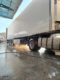 فالفو لبيع موديل2005 السيارة تخم تاير وتخم ويل كروم مربوطه وكامله براد...