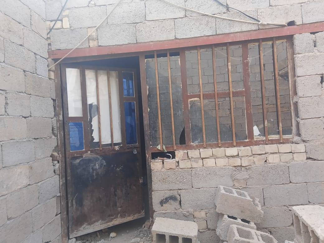 السلام عليكم بيت للبيع مساحة ٢٥٠ متر البيت بيه نواقص مكامل انبيع عل هذا وضعه ركن عل شارعين يبعد عن الشارع العام ٣٥٠ متر البيت سقف عكاده مكان البيت النهروان الدوانم حي المصطفى عل مشروع اليم مطعم جواد الشارع الثاني عن المشروع *********** ***********
