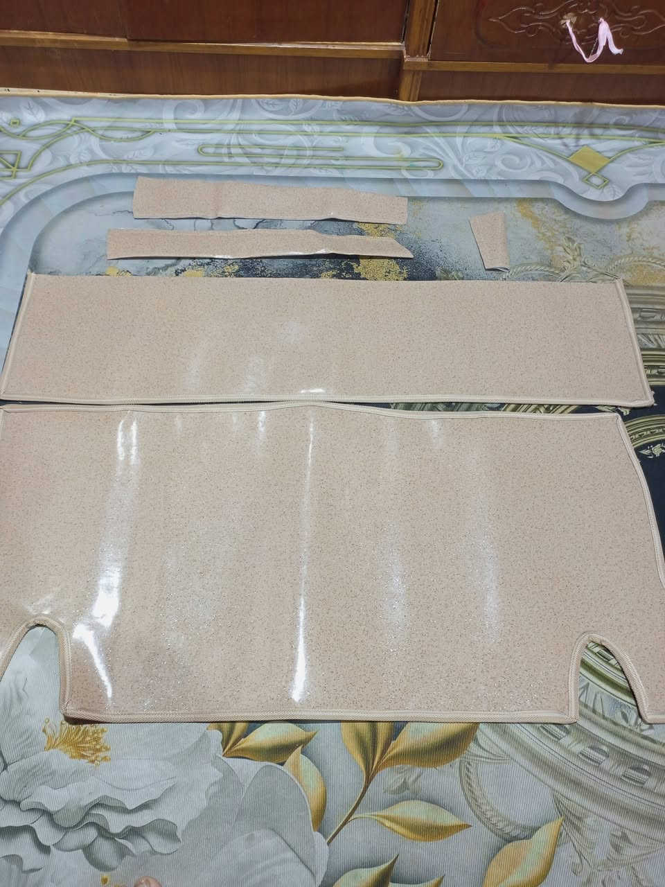 سلام عليكم ارضيات تكتك باجاج سبع قطع جديد غير مستخدم السعر 20الف قفل عنواني بصره القبله رقم***********
