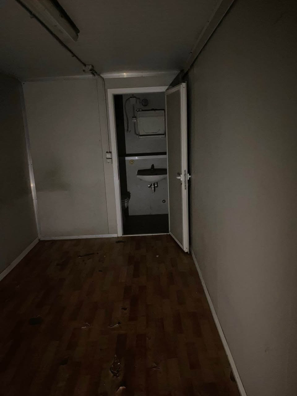 كرفان صنع إيطالي ضد الحرق والماء كامل تاسيسات الماء والكهرباء الطول ٦متر الاتصال با الرقم
*********** الرمادي, الأنبار
