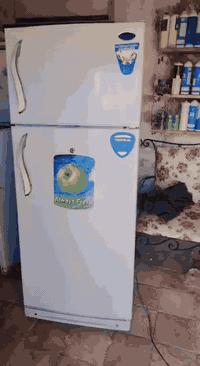 ثلاجه كونكورت مستخدم أشهر قليله بعدهه جديده السعر 200 قفل الشراي يتصل ***********
