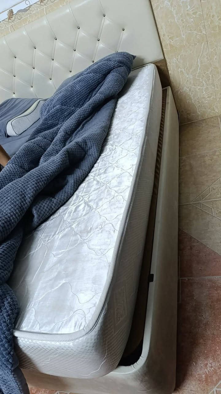 دۆشەکی سیسەم ٨٠ هەزار قیاسی ١٨٠ بە ٢ مەتر
دۆڵابەکەش لۆک لۆکە ٤٥ هەزار
مێزتەوالێتەکەش ئەسڵ و تۆکمەیە ١٠٠ هەزار


**إذا كنت صاحب هذا الإعلان وتريد حذفه لأي سبب، رجاءا أرسل رسالة إلى الدعم الفني**