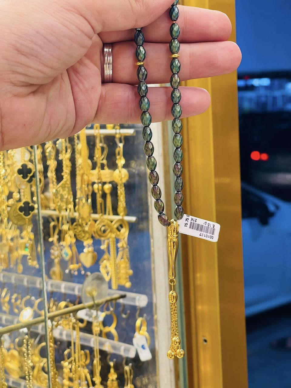 هذا العيد عليج العيدية تعالي اخذيله سبحة عيدية
@إشارة


**إذا كنت صاحب هذا الإعلان وتريد حذفه لأي سبب، رجاءا أرسل رسالة إلى الدعم الفني**