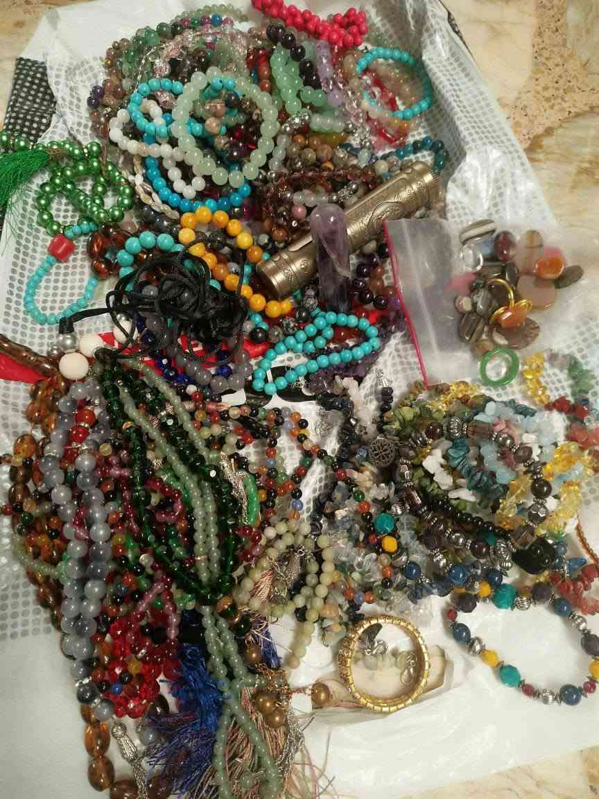 السلام عليكم احجار صفية محل اقل من الجملة سبح سندلس الاصلي بلمحلات 35واكثر ويمي اقل من نص هذا السعر الاساور كلهة احجار اصلية ذمة الي ايحب يشتري ايراسلني ويدلل بلسعر


**إذا كنت صاحب هذا الإعلان وتريد حذفه لأي سبب، رجاءا أرسل رسالة إلى الدعم الفني**