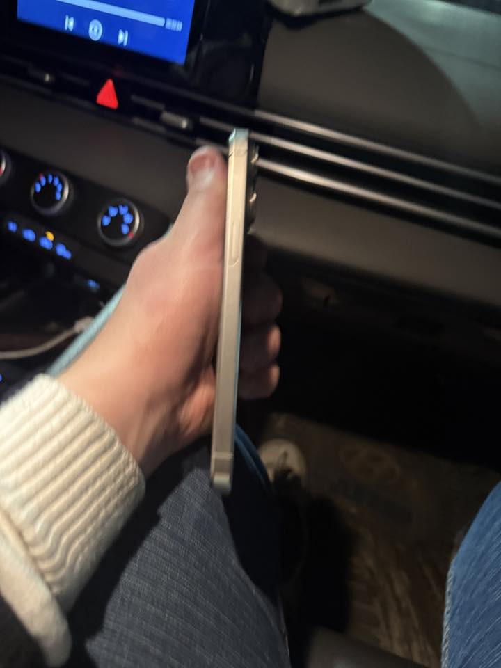 آيفون 15 برو ماكس جهاز جديد لوك ذكره 256 بطاريه 98 السعر 1180 وبي مجال للطيين  الاستفسار ***********
