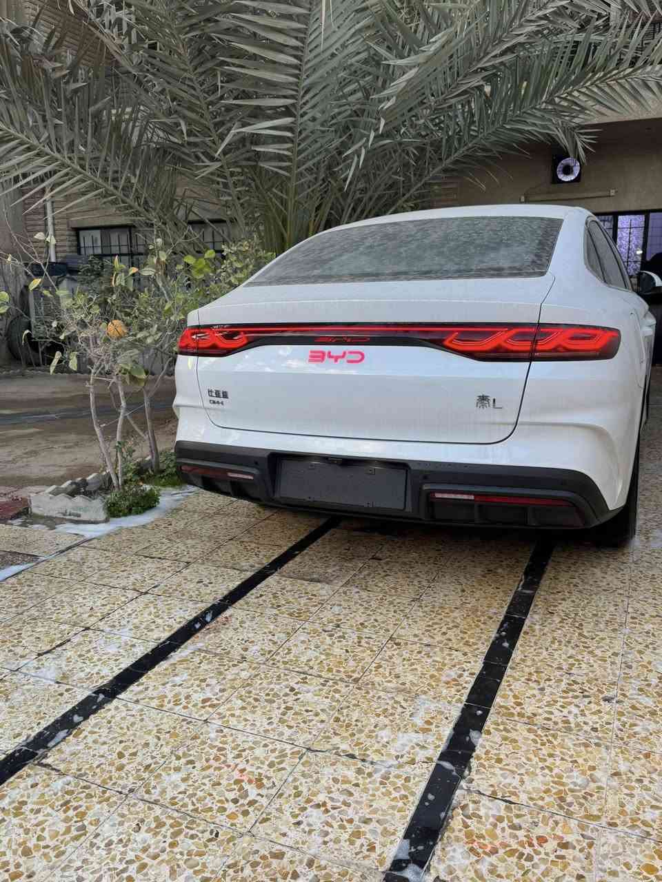 سلام عليكم بي واي دي كنL فول فول مواصفات بنروما حساسات امامي خلفي 4 كامرات سياره زيرو بعدهه بدون رقم ماشيه قليل 

‭0775 788 8090‬
