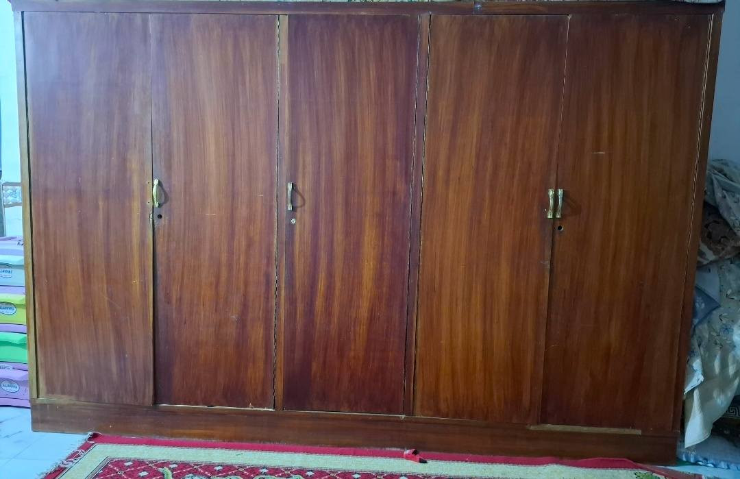 للبيع كنتور 5 ابواب نظيف خشب درجة اولى بسعر مناسب جدا مكاني سدة الهندية
***********
