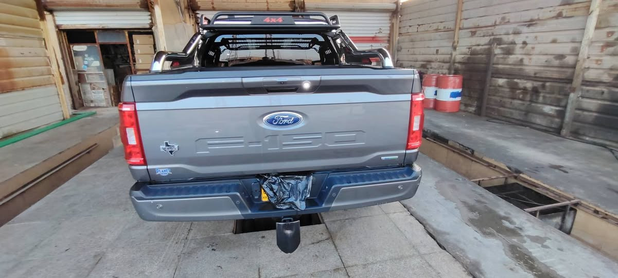 سيارة فورد F150 موديل 22
اللون المميز نفطي رقم اربيل سيارة بأسمي تحويل ثاني يوم سنوية لغاية 2030
فئة XLT
المواصفات 
محرك ستة سلندر توين توربو 2/700  مزدوج..سيارة ماشية 79... سيارة امريكي مكفول عدا طخة بالبابين مبدلات نفس الابواب بالضبط صور الحادث  مرفقة مع صور المعروضة .. 
باب طويل بدي قصير المرغوب. گير اوتماتيك طرح ( عشرة نمرة  ) لايتات ليد زنون.. تدفئة تبريد قطعتين.... 
تشغيل عن بعد. شاشة كبيرة تشغيل ذكي.. مقاعد جلد.. نظام قيادة ذاتية تحديد مسار.. كاميرات محيطية.. حساسات مري نقطة عمياء.. لوحة المفاتيح الذكية.. مثبت سرعة.. رادار امامي... حساسات خلفية... باب بدي كهربائي.. منافذ كهرباء  عدد 3.. اشارة ترحيب عن بعد.. أضاءة بالمري.. دخول ذكي.. 
تخم تاير جديد.وبعد بيها مواصفات . 
للتواصل عبر الرقم 
واتساب ***********
***********

