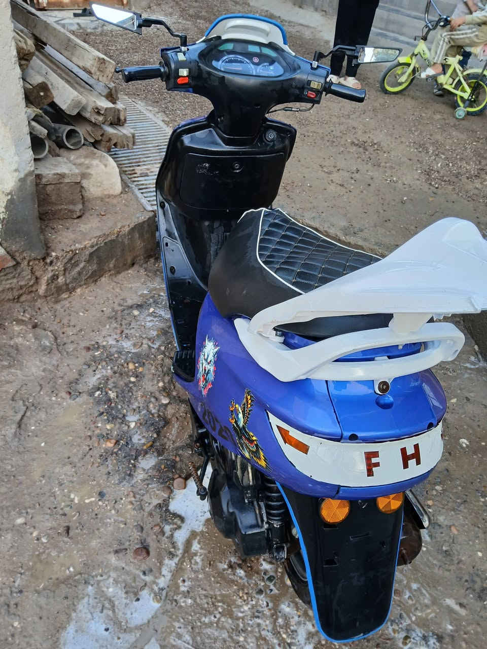 سلام عليكم دراجه فراشه فحل البيع دراجه مفتوحه مره واحد سعر ٤٥٠ وبيهه مجال قليل نضيفه وكلشي شغال بيهه مكاني بني منصور قرب لامام احمد ابن علي الخاص مفتوح وهاذ رقمي بي واتساب ***********
