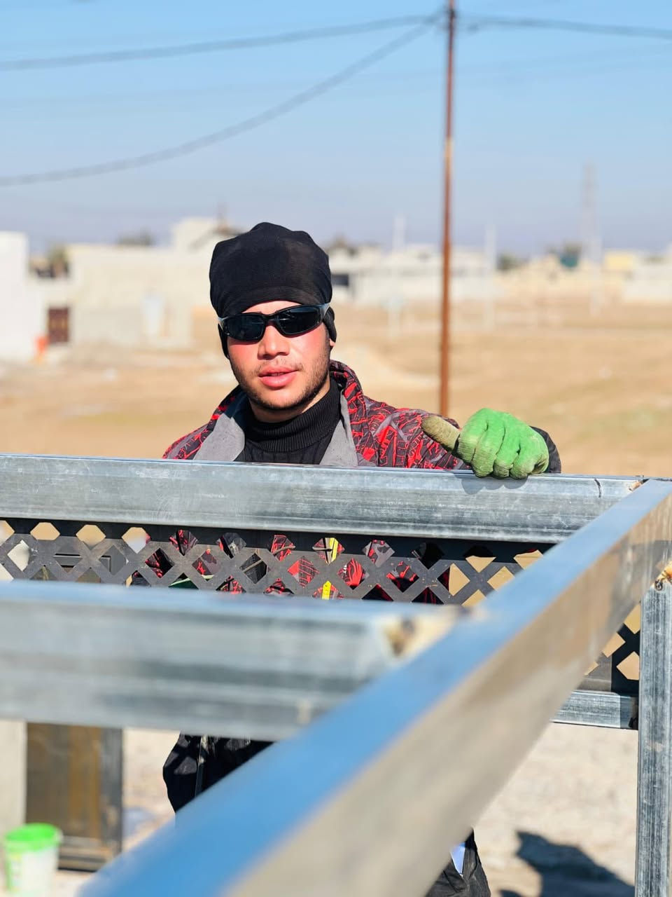 السلام عليكم 
اسطة عبد للحدادة العامة 
ابواب٫شبابيك٫كتائب٫سقائف٫محجر ٫اي شي يخص الحدادة 
شغل درجة اولى أسعار تنافسية 
للأستفسار/***********
