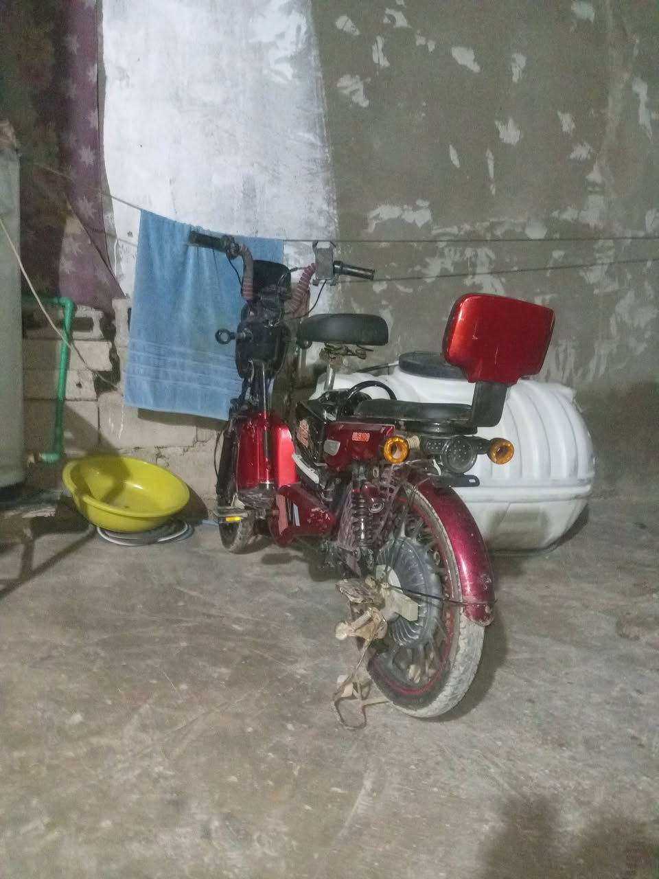 السلام عليكم شباب دراجه شحن دراجه كلهه شغاله كه،ربائيات كلهه شغاله بس اشاير الامام ولايت ضعيف اما جهاز صرقه جهاز امان للطريق سويج عدد 2 بصمه عدد 1 بطاريات فوك النص عمر بس دراجه حلوه للبيع او مراوس شعدك نزل *********** فقط وتساب
