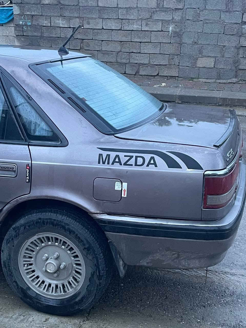 مازدە سندوق مۆدیل ١٩٩١
ئاڕمی پلاستک دەهۆک 
گیرو مەکینە بەشەرت 
مەکینە ٨ بەخ
بێ بواخ. بەس بۆنیتی بواخە 
پاش و پێش کەپس 
٤ تایەو ویلی لۆک 
٤٦ مەجالیکی کەم 
           Whtsapp لەسەرە
ژمارە ***********
