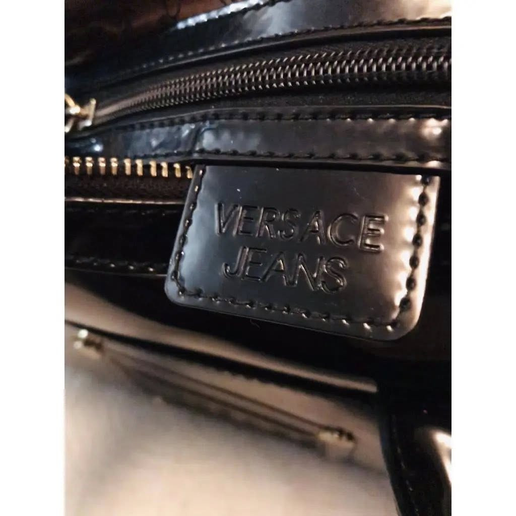 Versace جلد روغان حجم كبير كود


**إذا كنت صاحب هذا الإعلان وتريد حذفه لأي سبب، رجاءا أرسل رسالة إلى الدعم الفني**