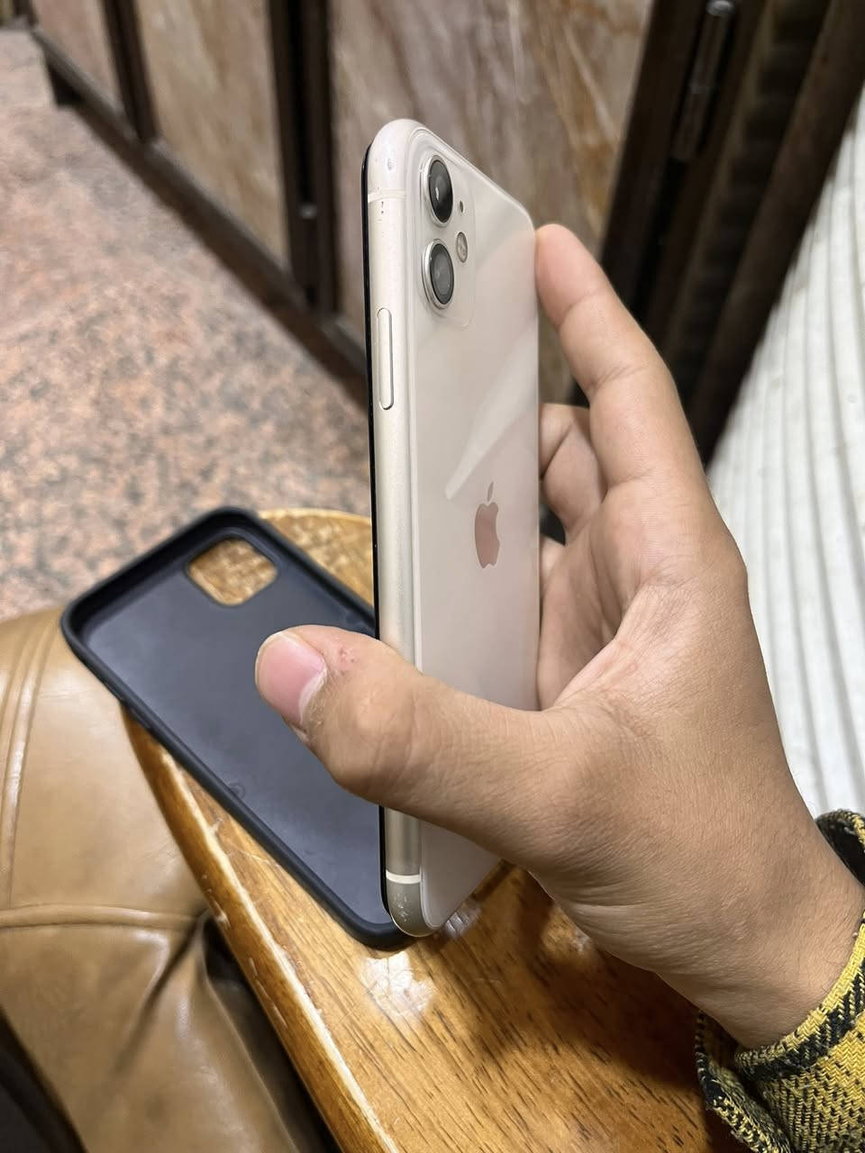 السلا عليكم ايفون11  مبدل شاشه اصليه ومبدل بطاريه باقي بلاد ذاكر 128‎ لون ابيض شرق أوسطAA/ موبايل حلو صوت كامرات وياه فقط شاحنه السعر200قفل مكاني المعقل ***********
