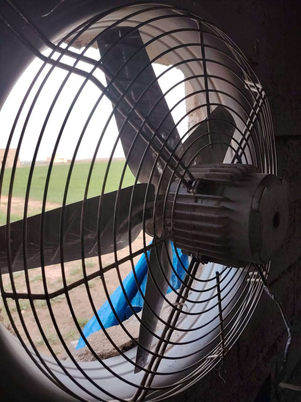 السلام عليكم مفرقه للبيع حجم 70 نضيفه شقاله مستخدمه ربطتين السعر (60) وبيه مجال خابرني وتدلل (***********)
