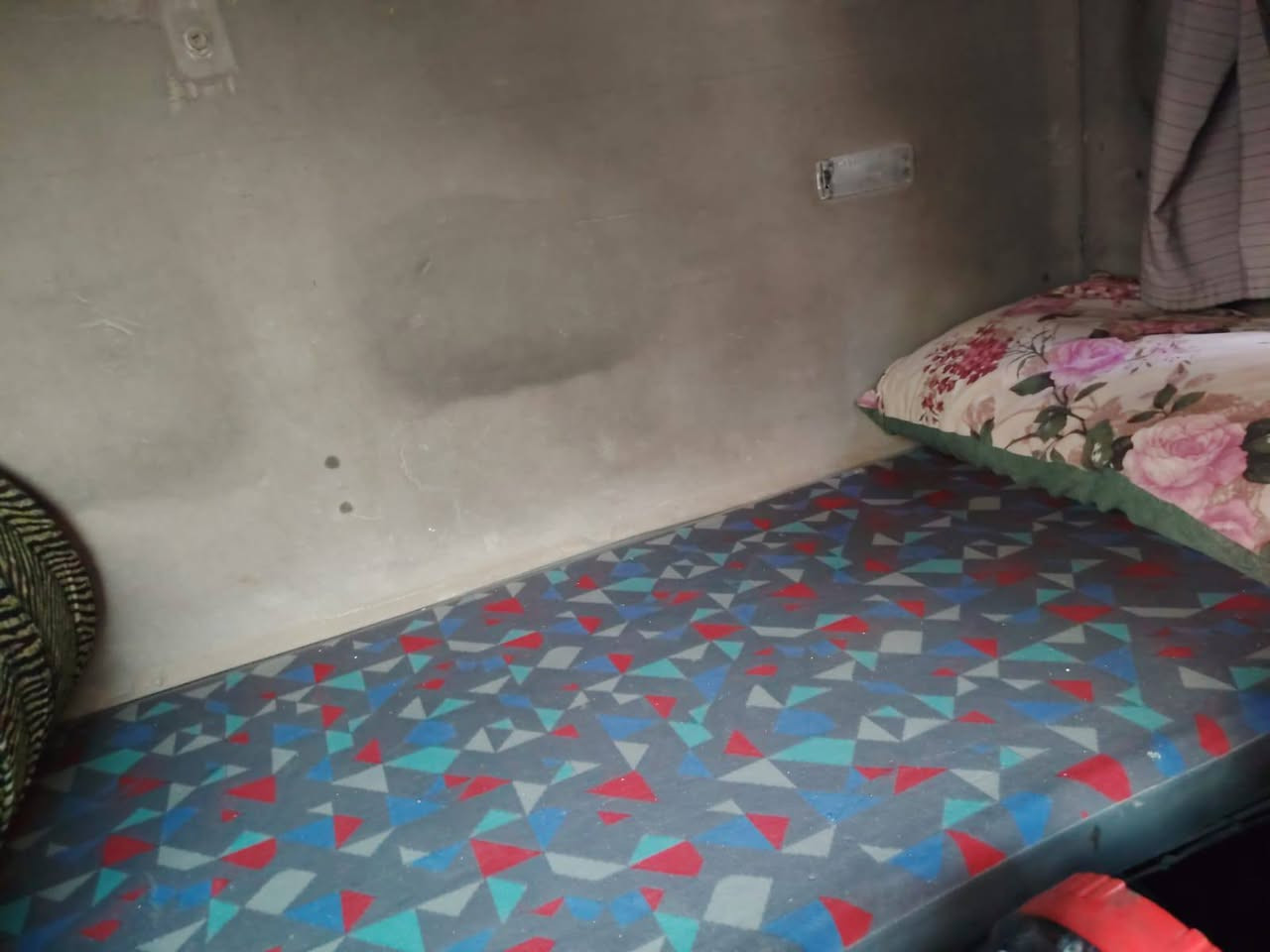 سلام عليكم لبي كرواتي لبيع 
موديل 92 موصفات دوله محرك 44 كير 210 دوه 14 موجمعه نص جيف بربرن جبير ام القيطان تخم تاير تبريد بلادي موضومه قاطره جاهزه 
سياره رقم ميسان بسمي تحويل مباشر كفاله عامه السياره السعر 460 ورقه وبيهه مجال الرقم ***********
